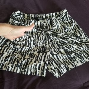 black and white print shorts
